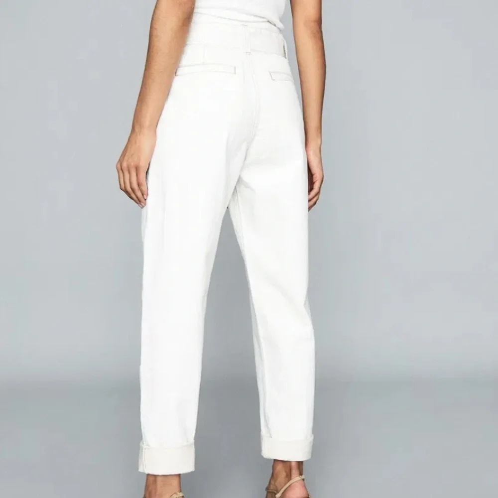 Reiss Chantelle Mid Rise Tapered Belted Jeans‎ In Ecru Size 30 NWOT